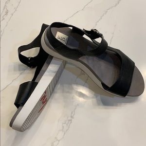 Ellen Degeneres black sport sandals- 8 1/2